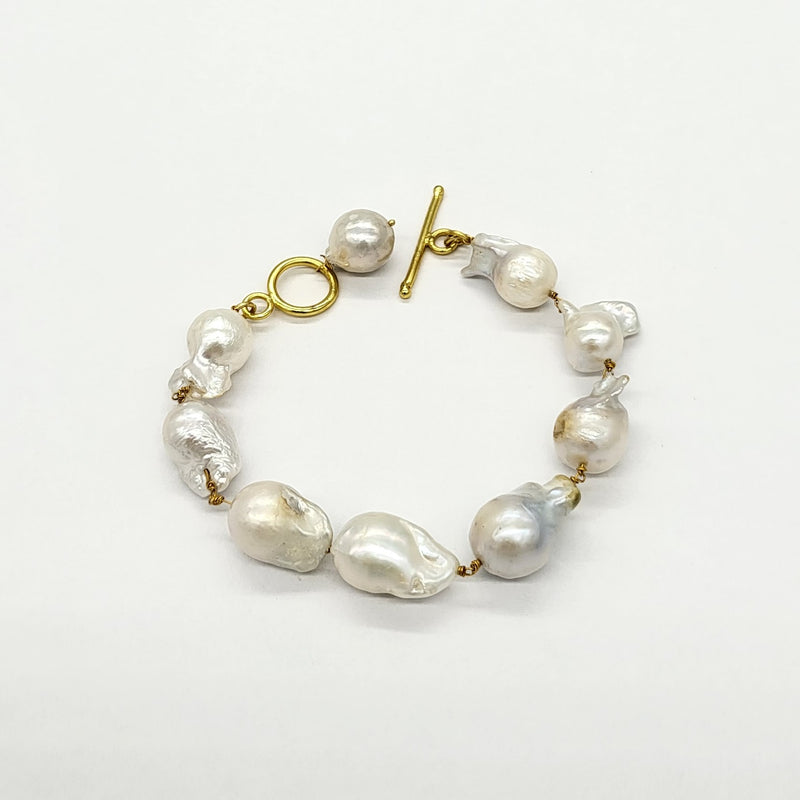 Izar Baroque Pearl Bracelet
