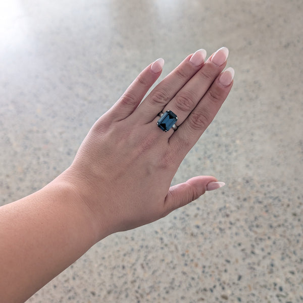 Emerald Cut Ring Large - Gold
