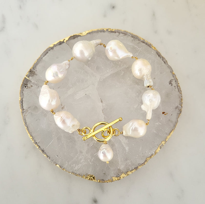 Izar Baroque Pearl Bracelet