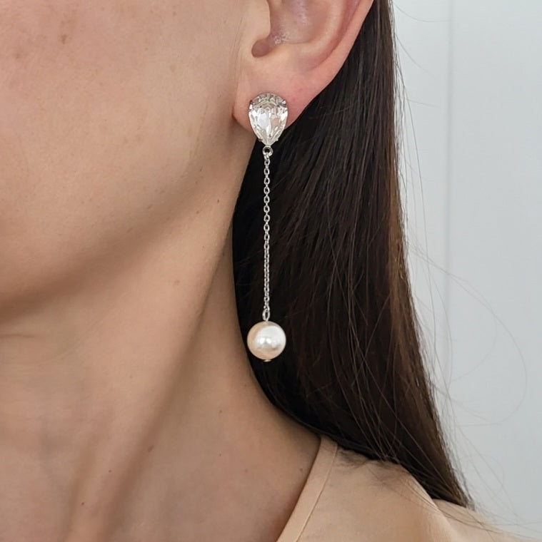Pearl drop earring