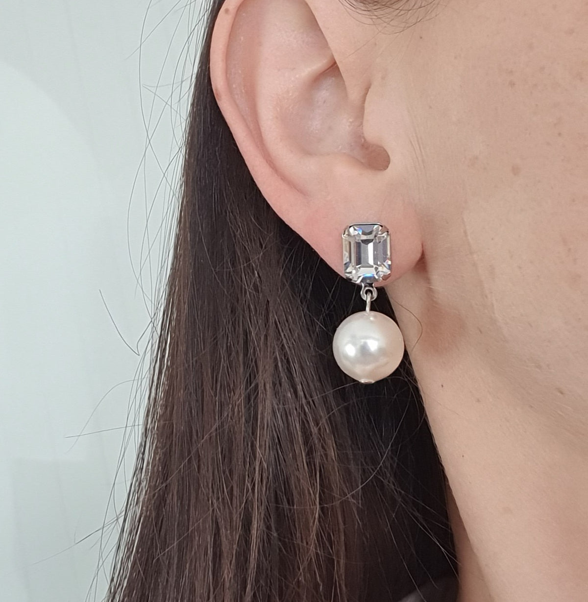 Emerald and pearl earrings store